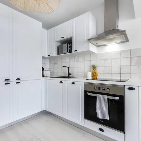 Apartment White Apartment, Town Centre *