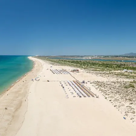 White Apartment, Town Centre *