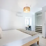 White Apartment, Town Centre *