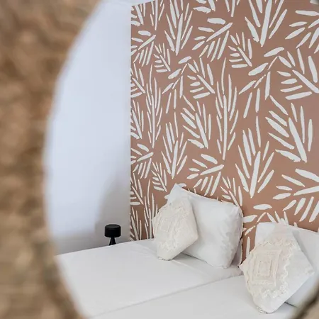 White Apartment, Town Centre Apartment *