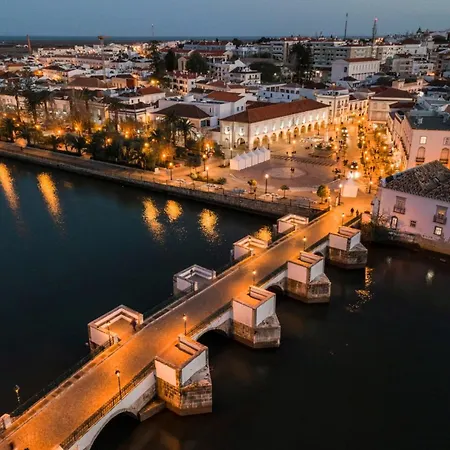 White Apartment, Town Centre *